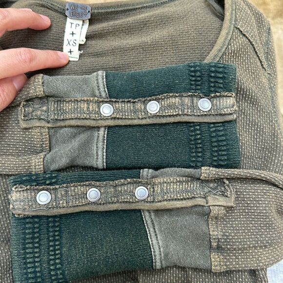 FREE PEOPLE SUNNIE VALLIE DISTRESSED GREEN THERMAL TOP XS - Picture 4 of 5